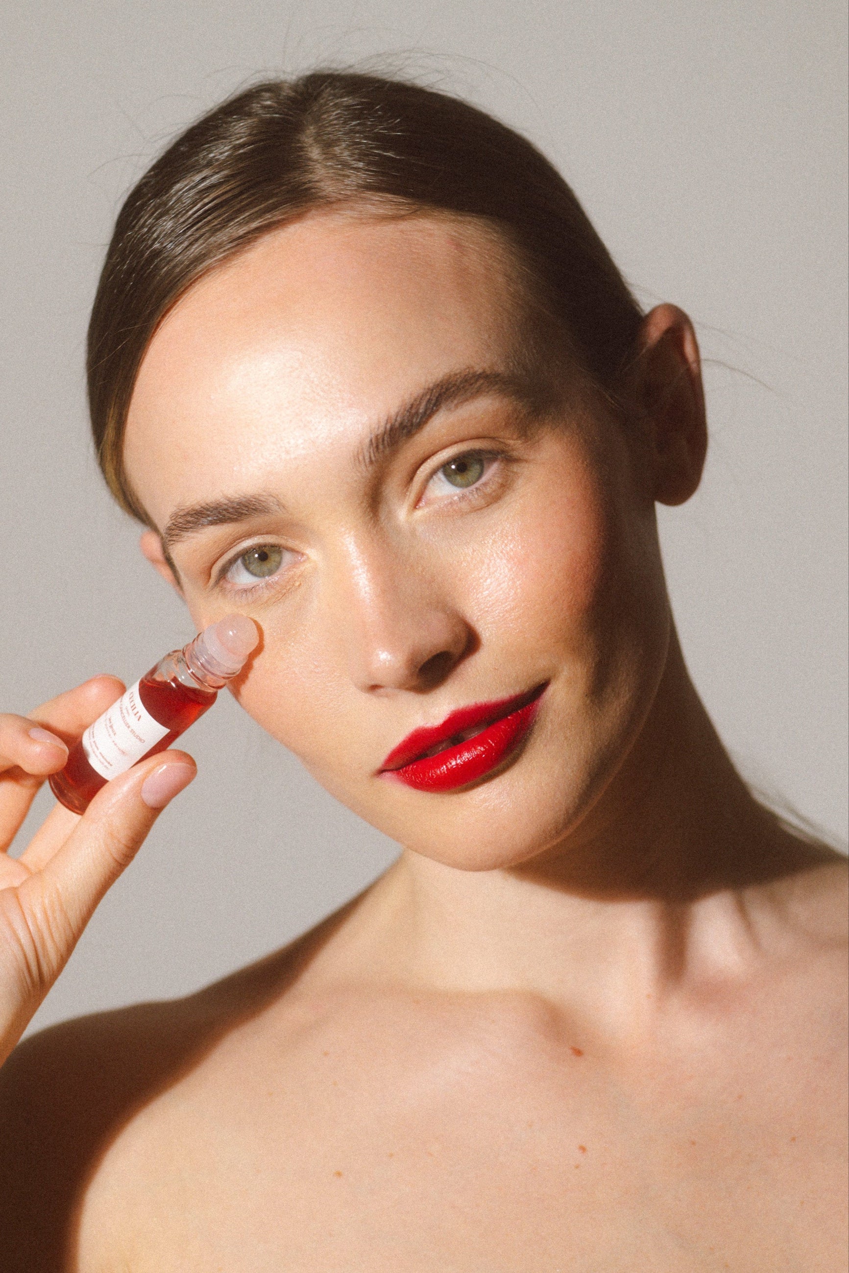 CHB_Le_Jeux_Serum_Model_Shot.jpg